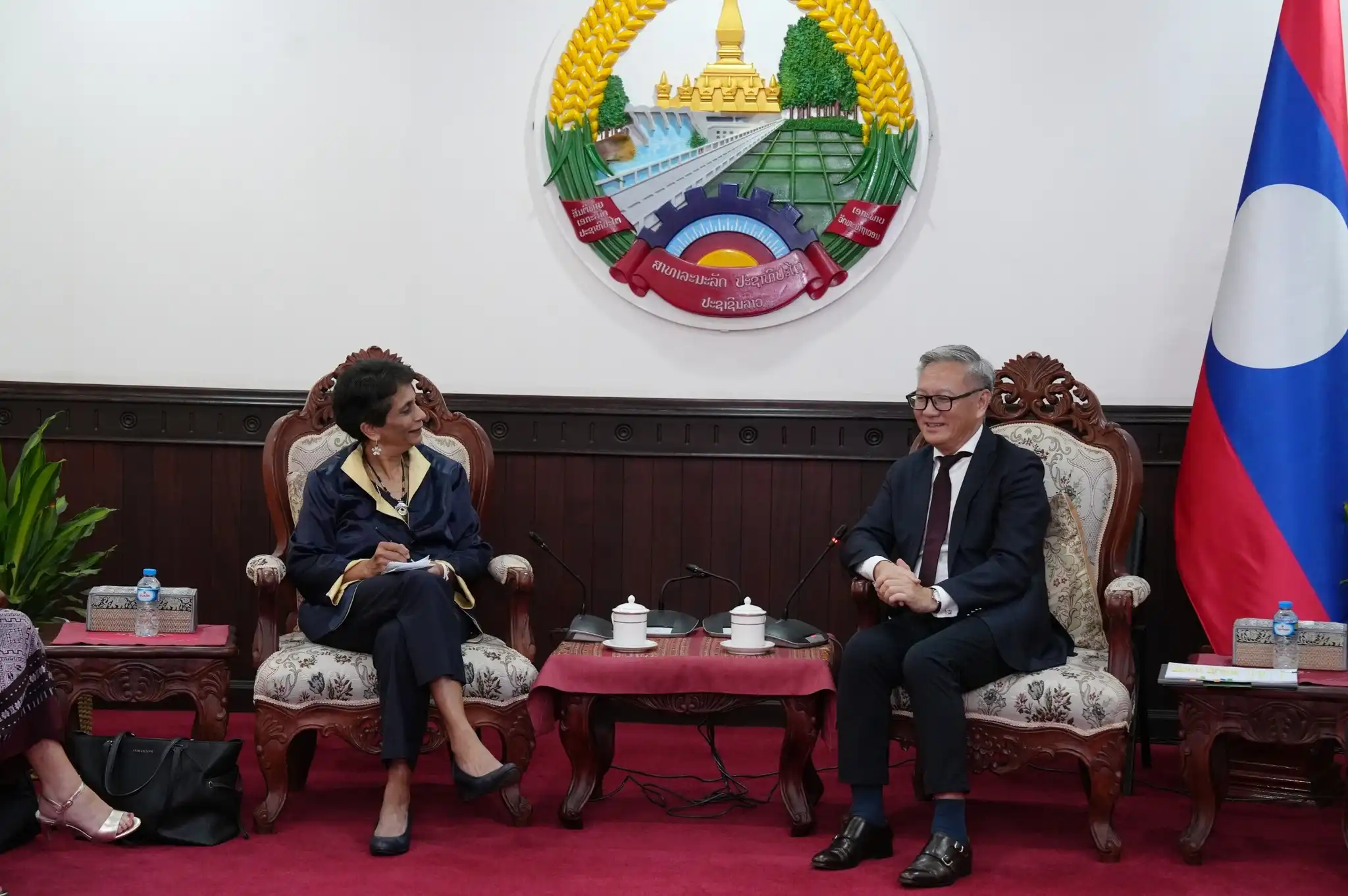 ລັດຖະມົນຕີ ກະຊວງການຕ່າງປະເທດ ຕ້ອນຮັບການເຂົ້າຢ້ຽມຂໍ່ານັບ  ຂອງ ຜູ້ຊ່ວຍເລຂາທິການໃຫຍ່ອົງການສະຫະປະຊາຊາດ